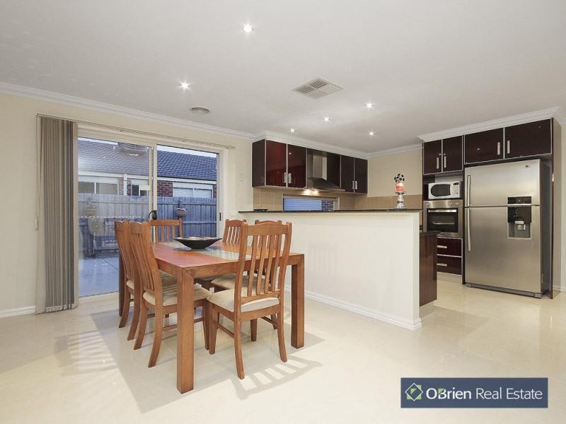 16 Tenterfield Drive, Narre Warren South VIC 3805