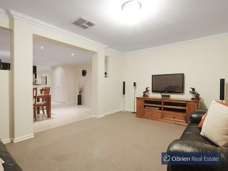 16 Tenterfield Drive, Narre Warren South VIC 3805