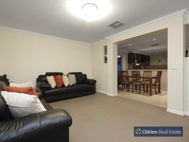 16 Tenterfield Drive, Narre Warren South VIC 3805