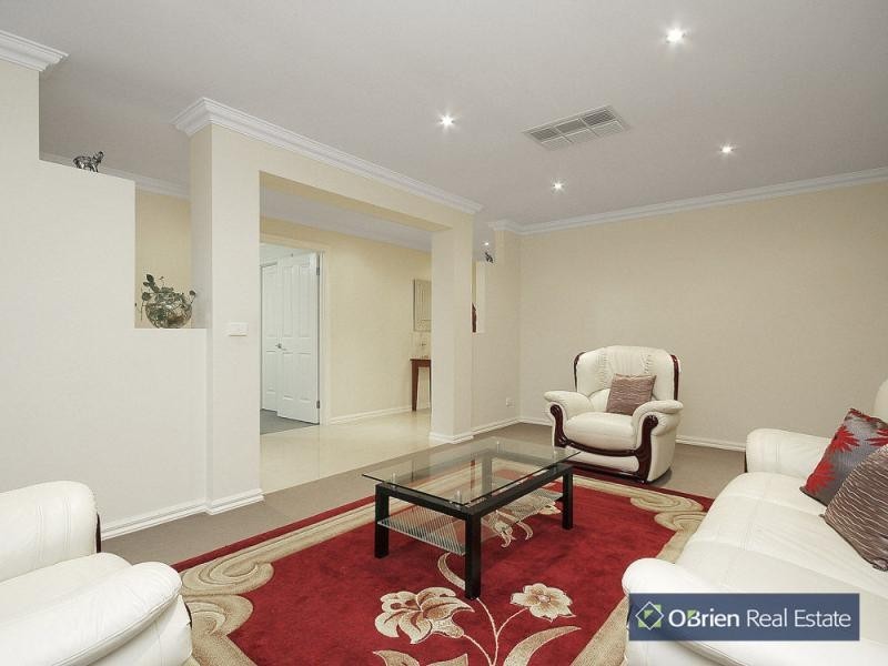 16 Tenterfield Drive, Narre Warren South VIC 3805