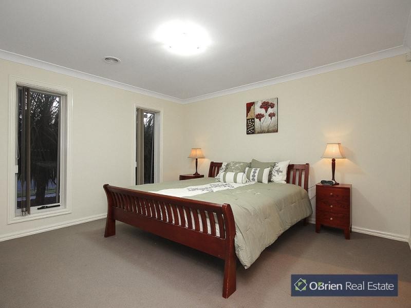 16 Tenterfield Drive, Narre Warren South VIC 3805