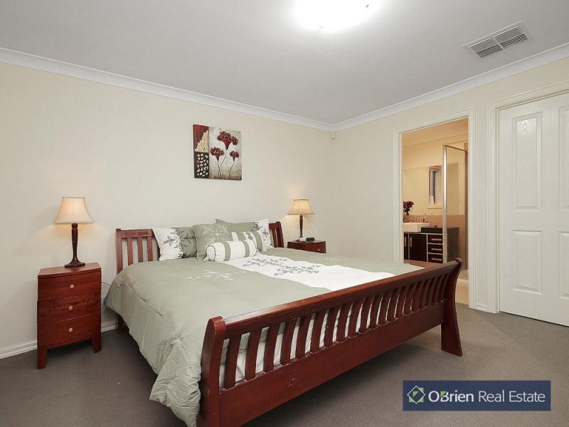 16 Tenterfield Drive, Narre Warren South VIC 3805