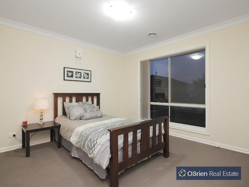 16 Tenterfield Drive, Narre Warren South VIC 3805