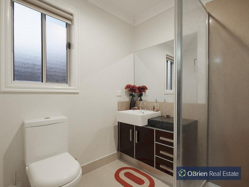 16 Tenterfield Drive, Narre Warren South VIC 3805