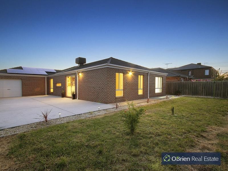 16 Tenterfield Drive, Narre Warren South VIC 3805