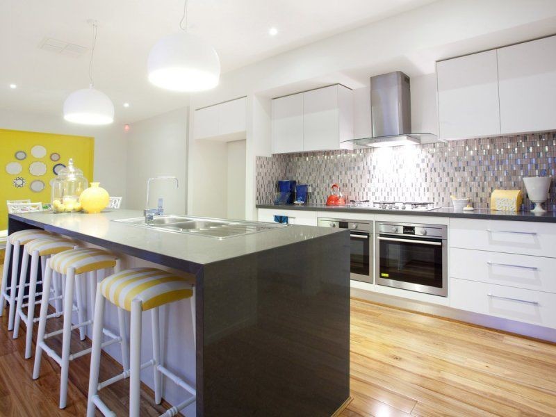 34 Crepe Avenue, Cranbourne VIC 3977