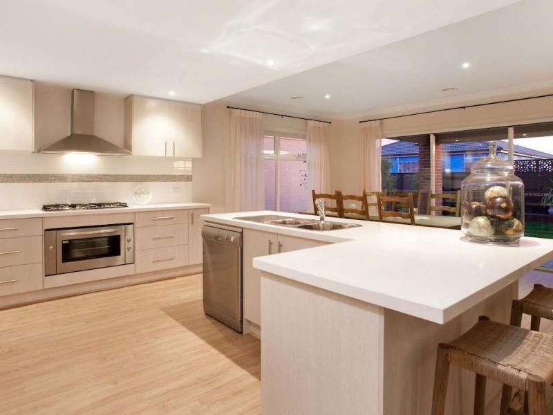 8 Percheron Way, Clyde North VIC 3978