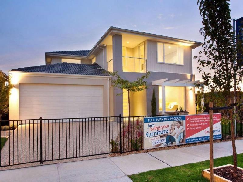 8 Percheron Way, Clyde North VIC 3978