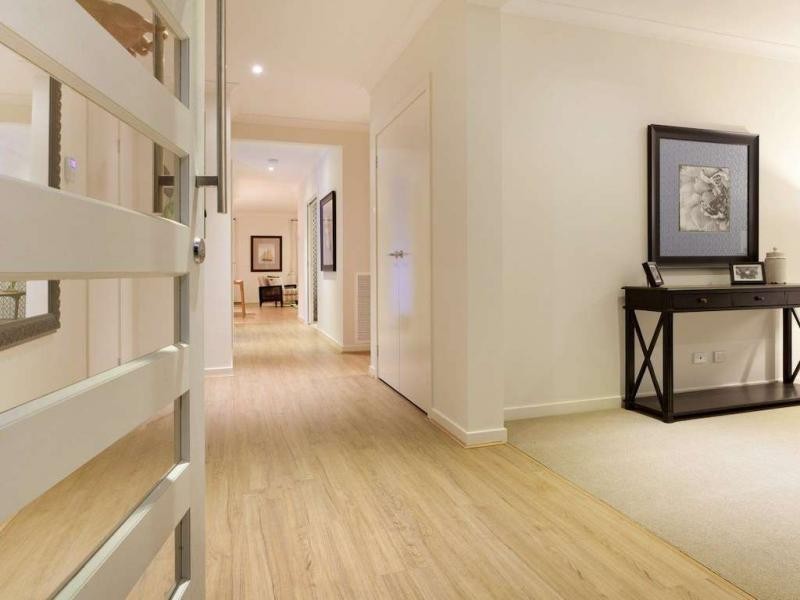 8 Percheron Way, Clyde North VIC 3978