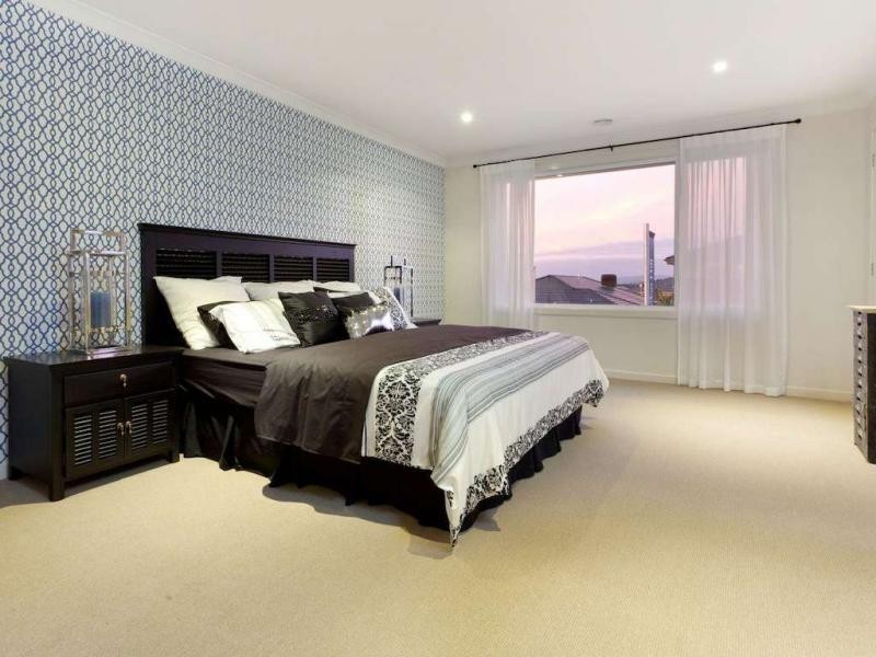 8 Percheron Way, Clyde North VIC 3978