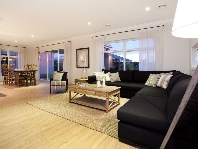 8 Percheron Way, Clyde North VIC 3978