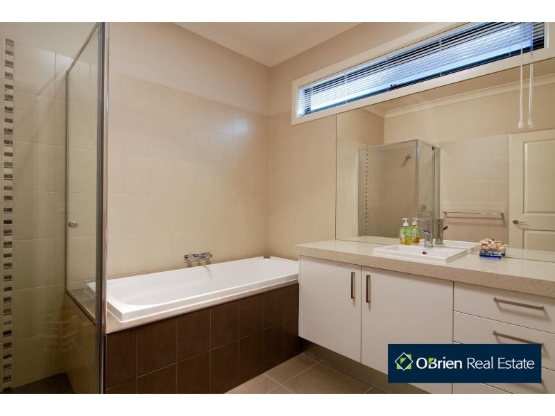 12 Cribb Cove, Narre Warren South VIC 3805