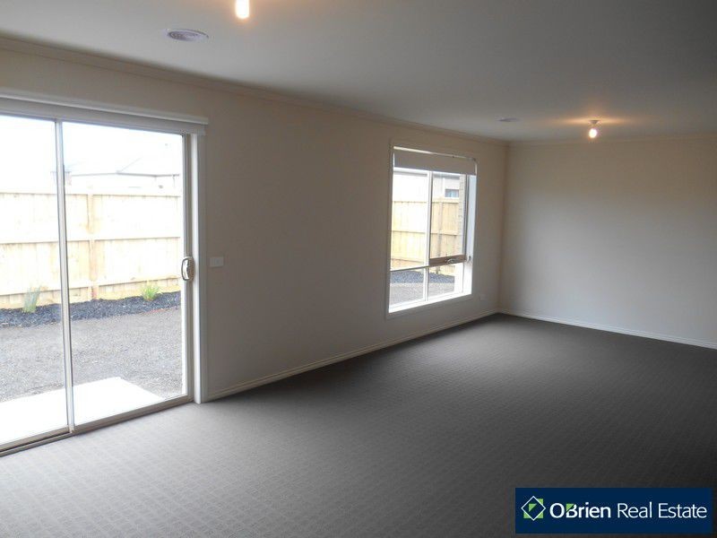 37 Mickleham Drive, Cranbourne North VIC 3977