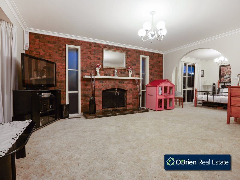 51 Collins Crescent, Berwick VIC 3806