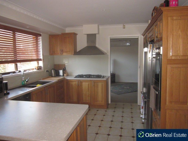 7 Cristata Avenue, Endeavour Hills VIC 3802