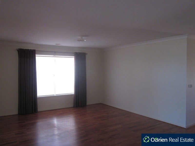 5 BEECHWOOD Drive, Lyndhurst VIC 3975