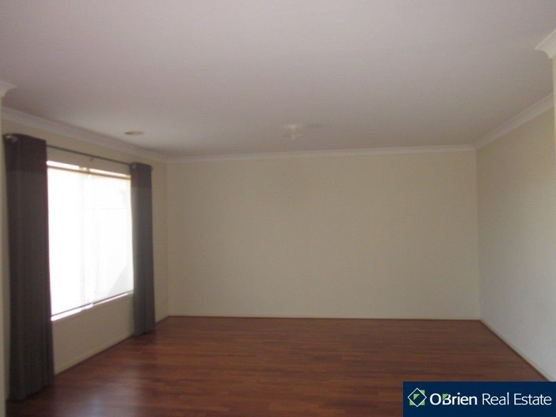 5 BEECHWOOD Drive, Lyndhurst VIC 3975