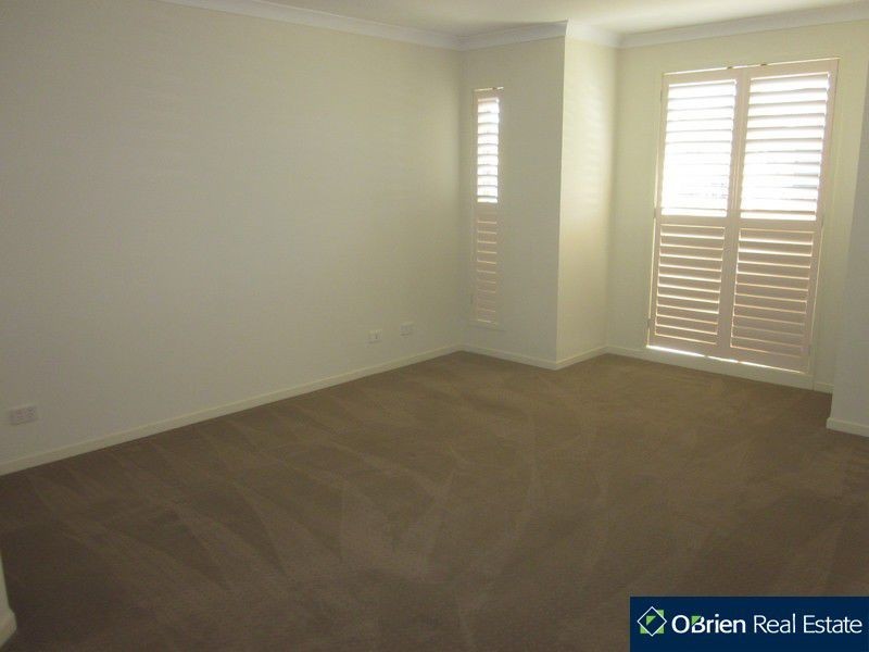 5 BEECHWOOD Drive, Lyndhurst VIC 3975