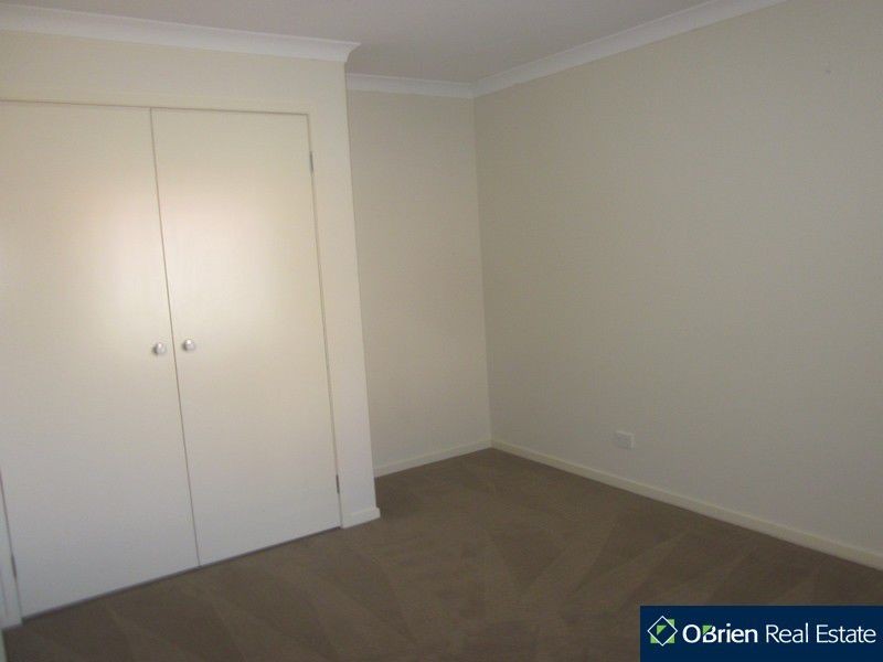 5 BEECHWOOD Drive, Lyndhurst VIC 3975