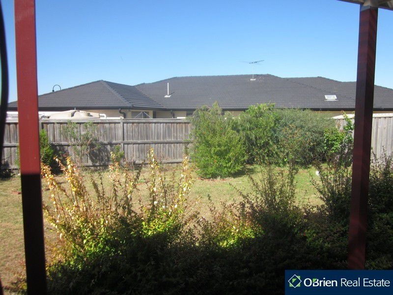 5 BEECHWOOD Drive, Lyndhurst VIC 3975