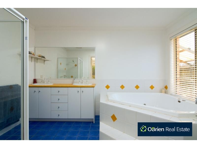 24 Bewley Way, Berwick VIC 3806