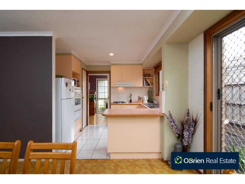 5 Crystal Gardens, Cranbourne VIC 3977