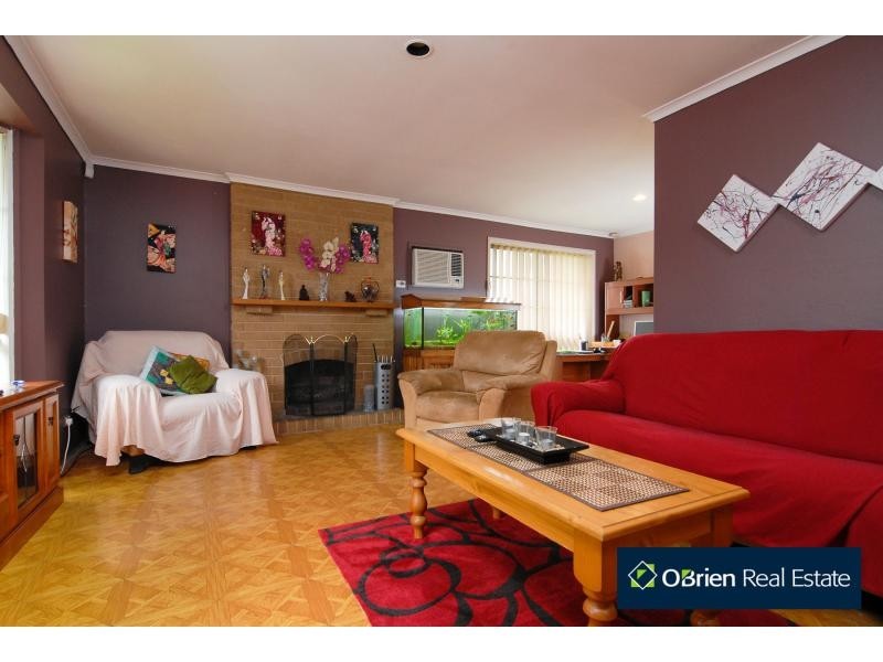 5 Crystal Gardens, Cranbourne VIC 3977