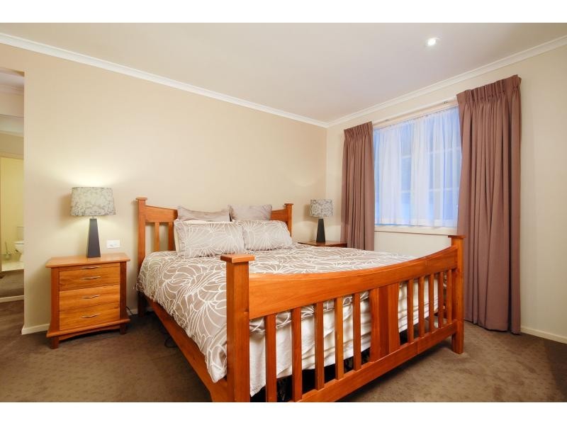 13 Outlook Drive, Berwick VIC 3806