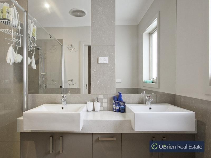 13A Outlook Drive, Berwick VIC 3806