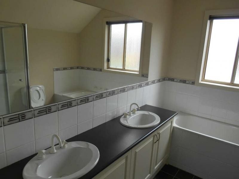 7 April Close, Berwick VIC 3806