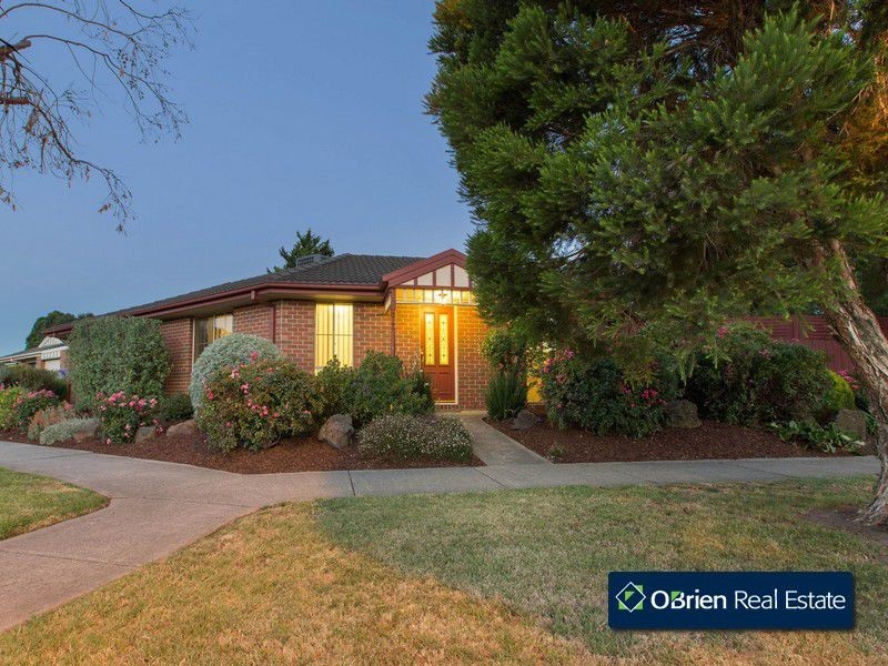 2 Bellevue Drive, Berwick VIC 3806