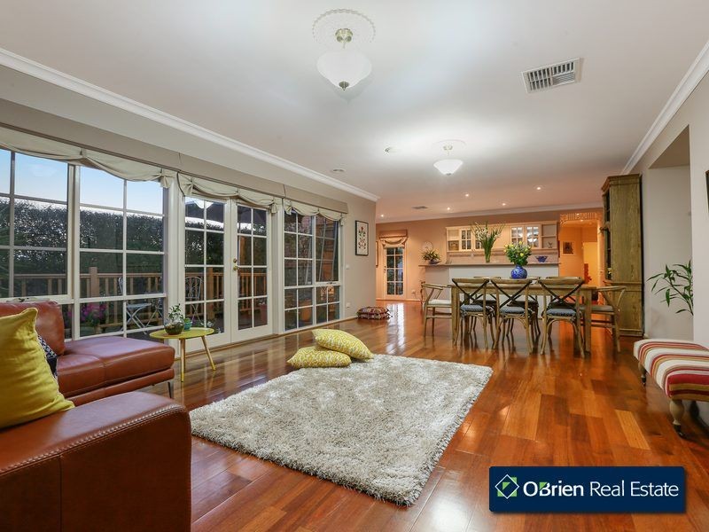 1 Bron Y Aur Close, Berwick VIC 3806