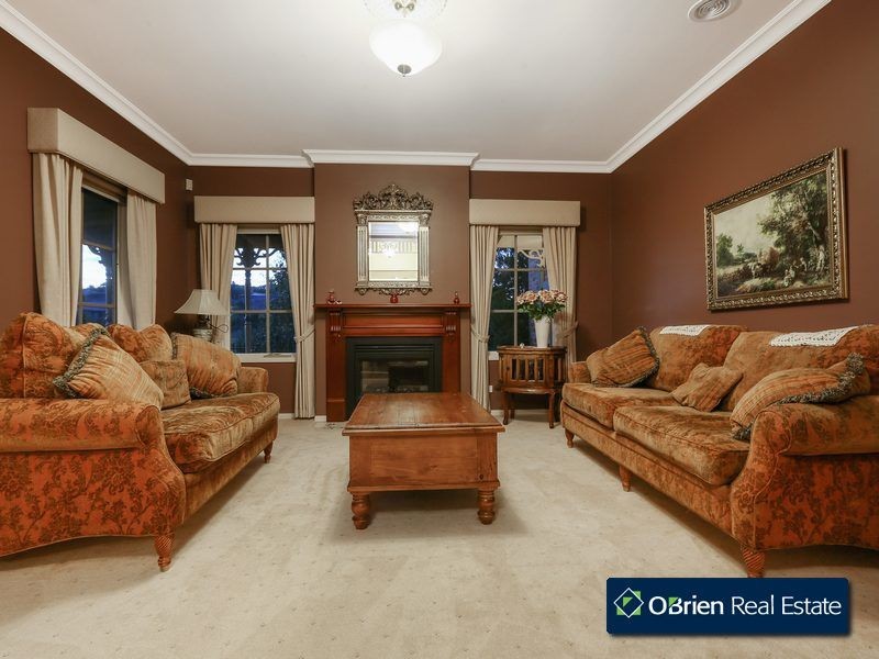 1 Bron Y Aur Close, Berwick VIC 3806