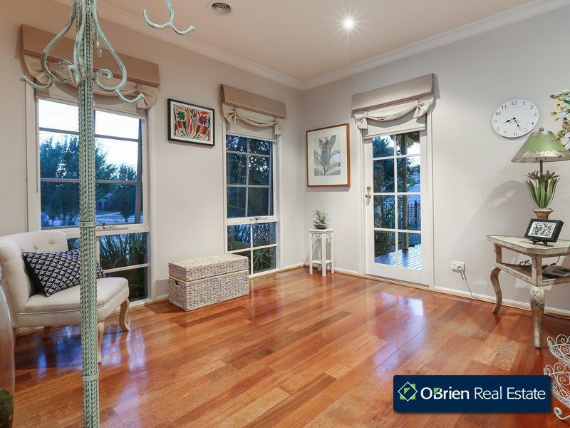 1 Bron Y Aur Close, Berwick VIC 3806