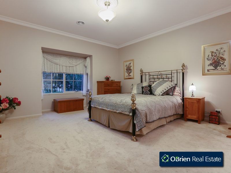 1 Bron Y Aur Close, Berwick VIC 3806