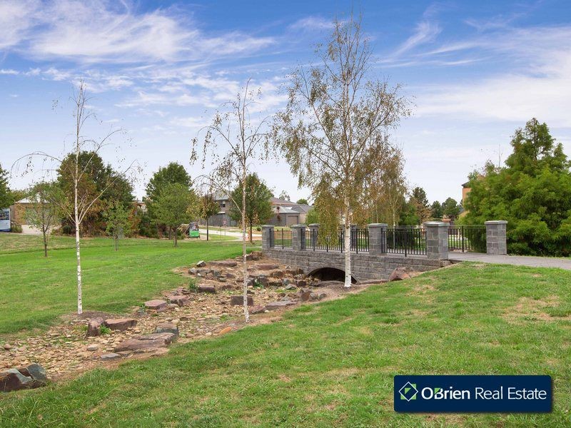 1 Bron Y Aur Close, Berwick VIC 3806