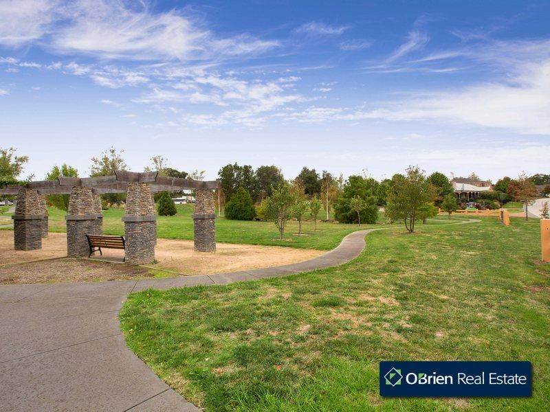 1 Bron Y Aur Close, Berwick VIC 3806