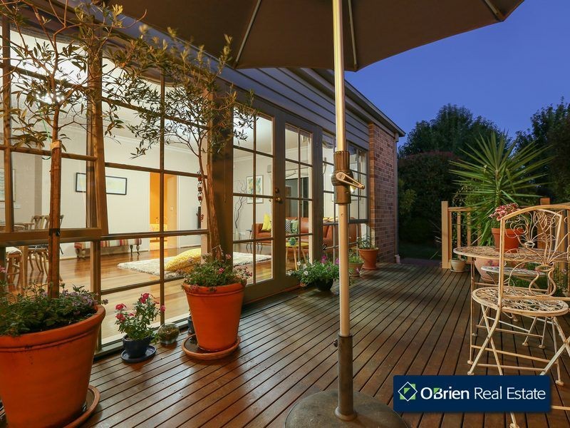 1 Bron Y Aur Close, Berwick VIC 3806