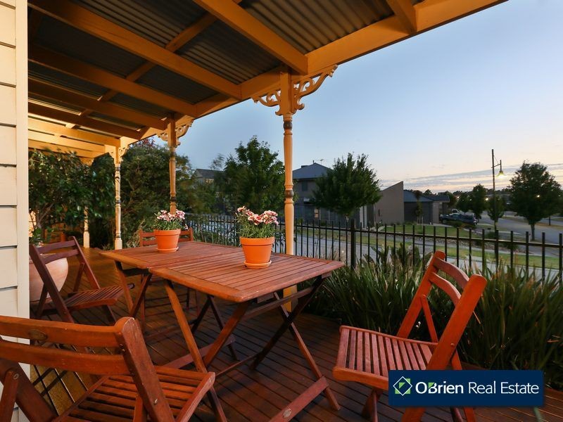 1 Bron Y Aur Close, Berwick VIC 3806