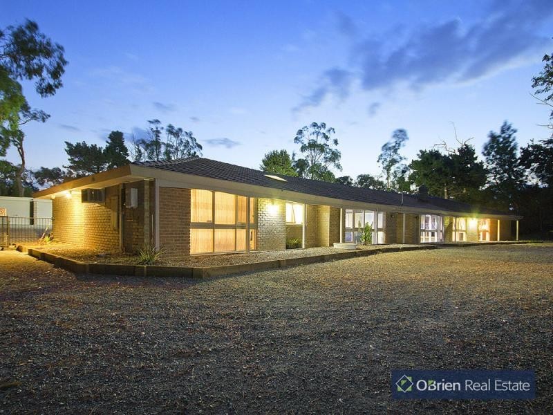 16 Facey Road, Devon Meadows VIC 3977