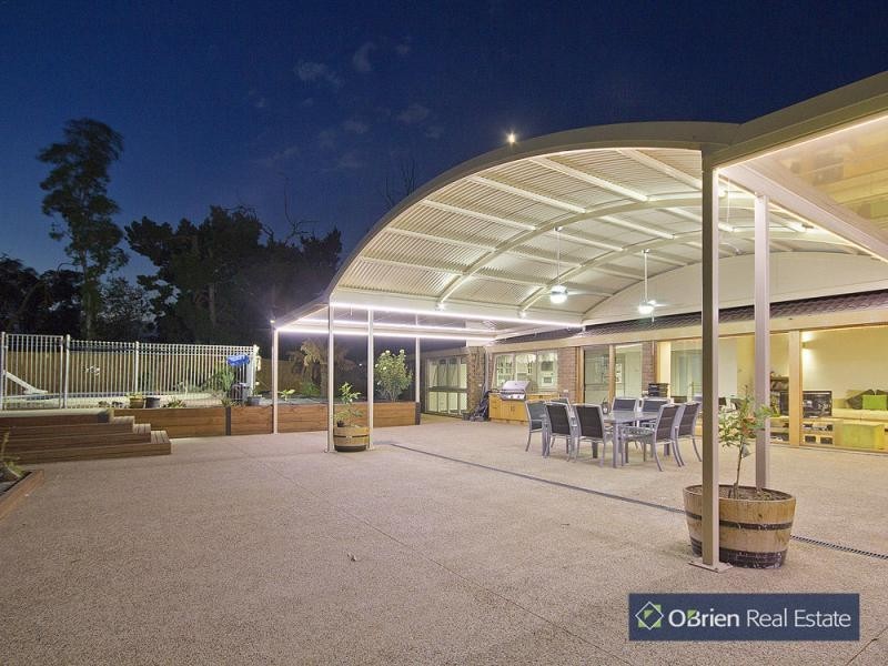 16 Facey Road, Devon Meadows VIC 3977