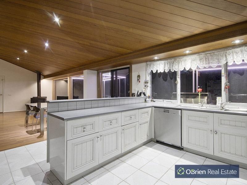 16 Facey Road, Devon Meadows VIC 3977