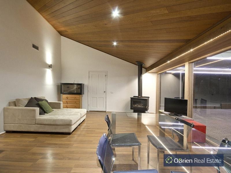 16 Facey Road, Devon Meadows VIC 3977