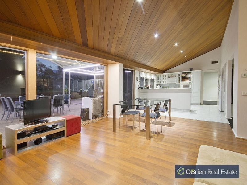 16 Facey Road, Devon Meadows VIC 3977