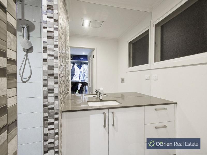 16 Facey Road, Devon Meadows VIC 3977