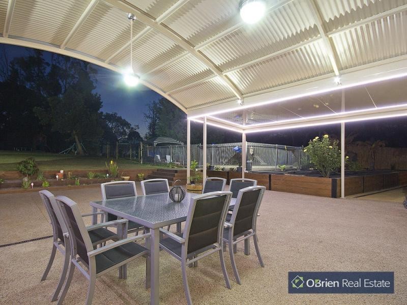 16 Facey Road, Devon Meadows VIC 3977