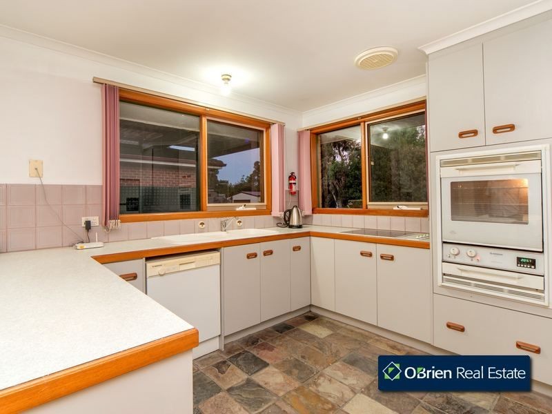 10 Mitre Crescent, Berwick VIC 3806