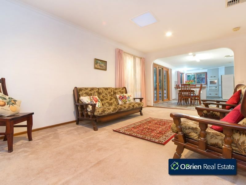 10 Mitre Crescent, Berwick VIC 3806