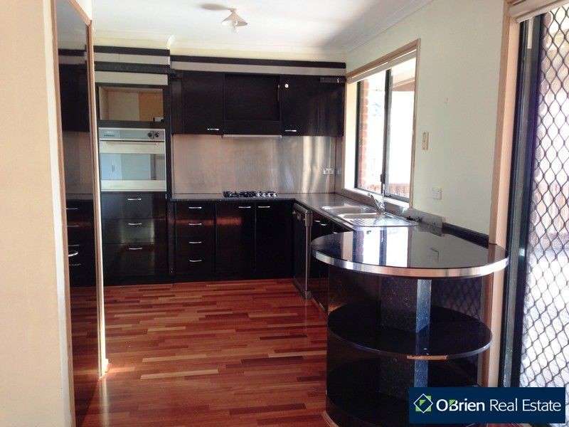 16 Friendship Close, Cranbourne VIC 3977