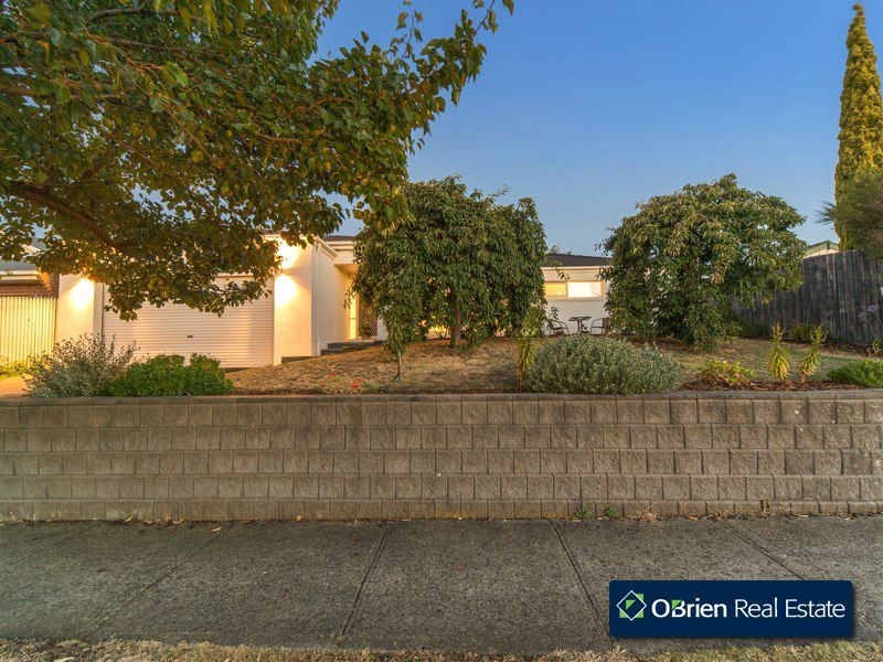 8 John Fisher Drive, Berwick VIC 3806